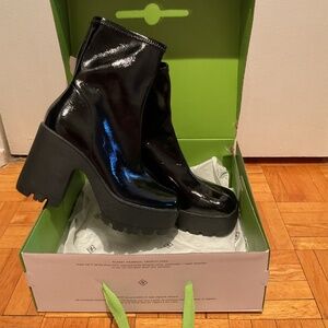 Plateform Boots Patent faux leather Nathali